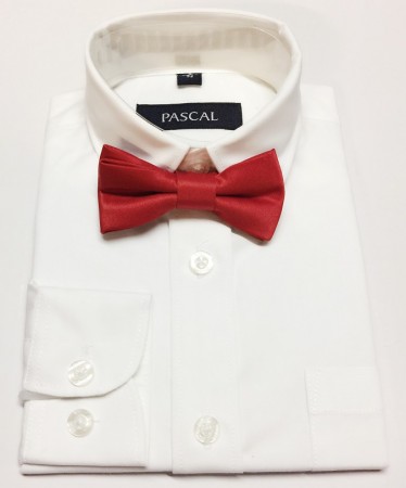 Hvit Pascal skjorte med rød tversoversløyfe 